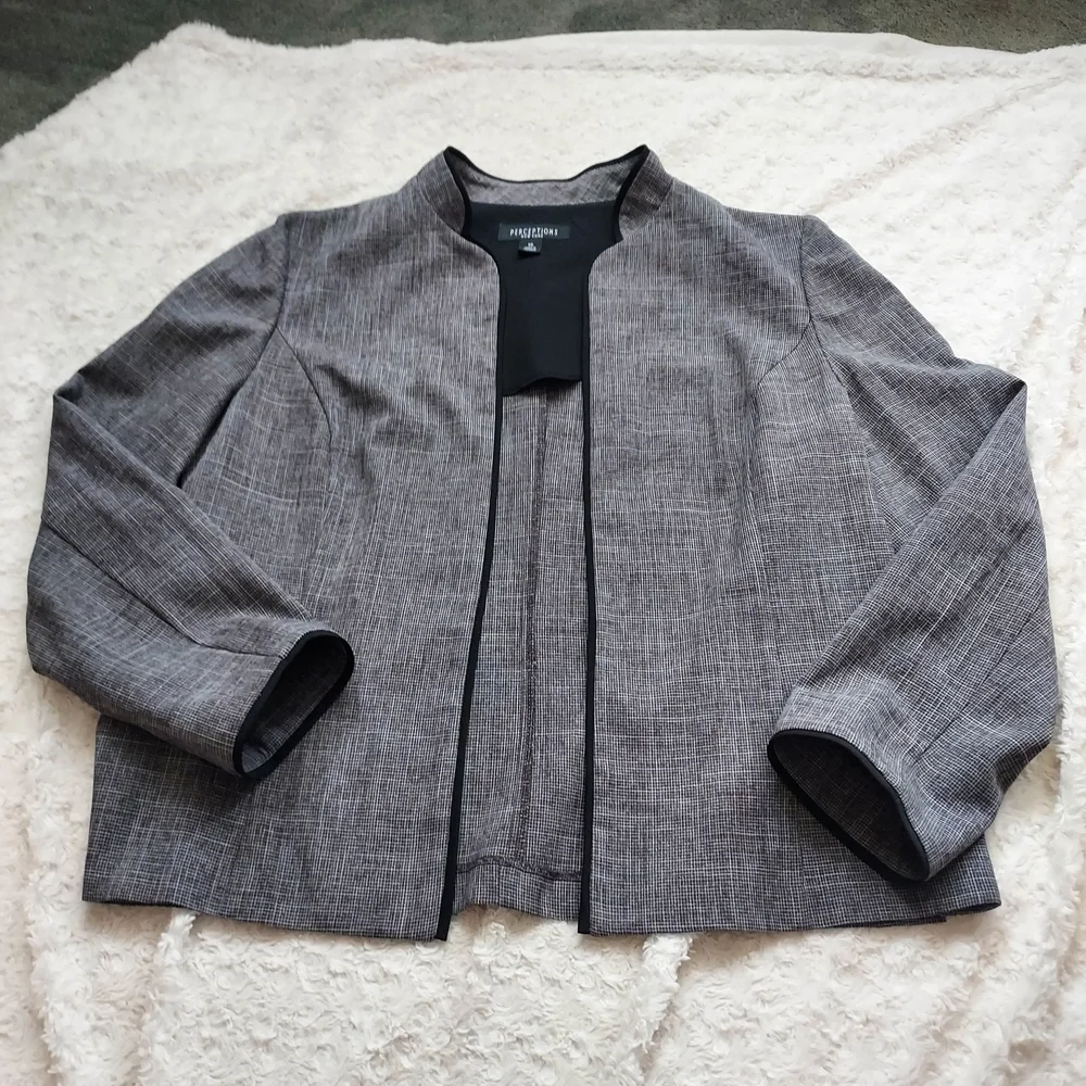 Sophisticated Perception NY Gray Open Front Blazer Size 16 Career Office Church
